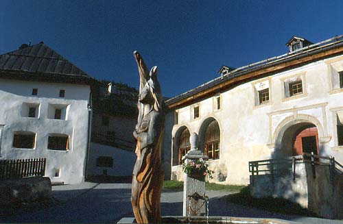 57 guarda sculpture